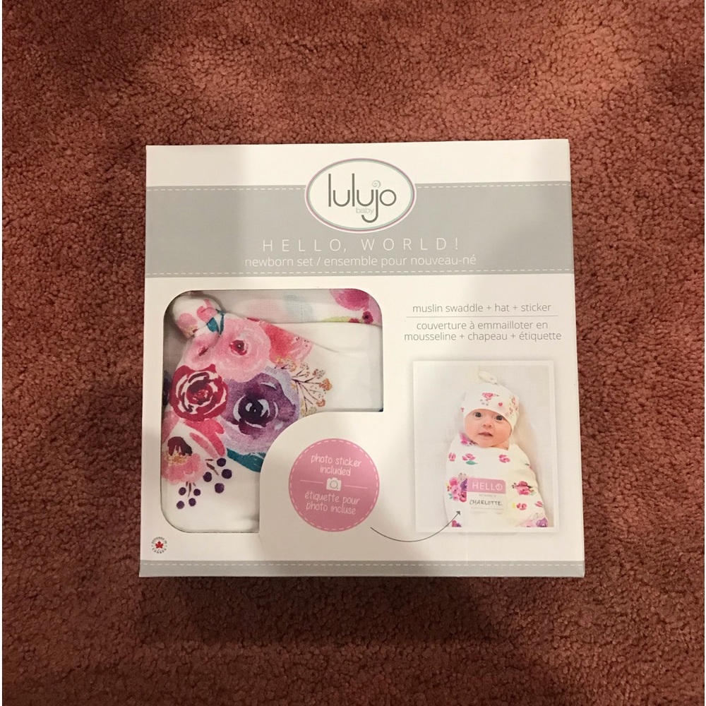 Hello world brand new baby swaddle set
